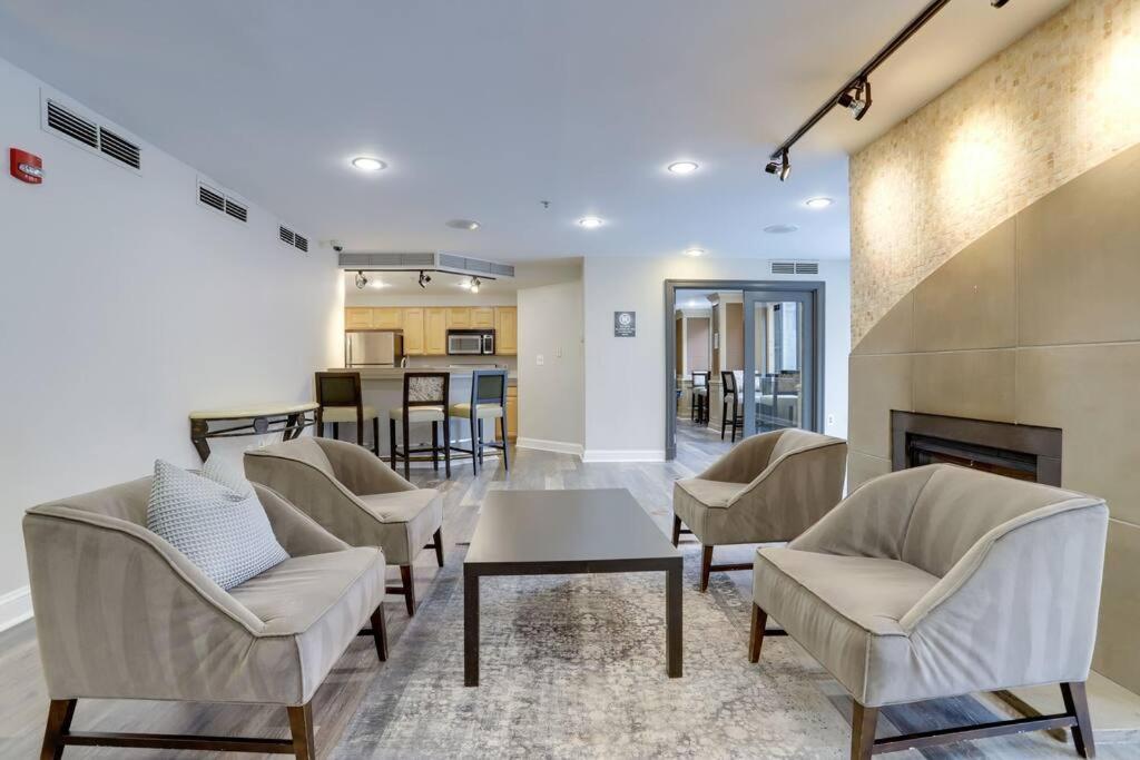 Sensational 1 Bedroom Condo At Ballston Place With Gym 阿林顿 外观 照片