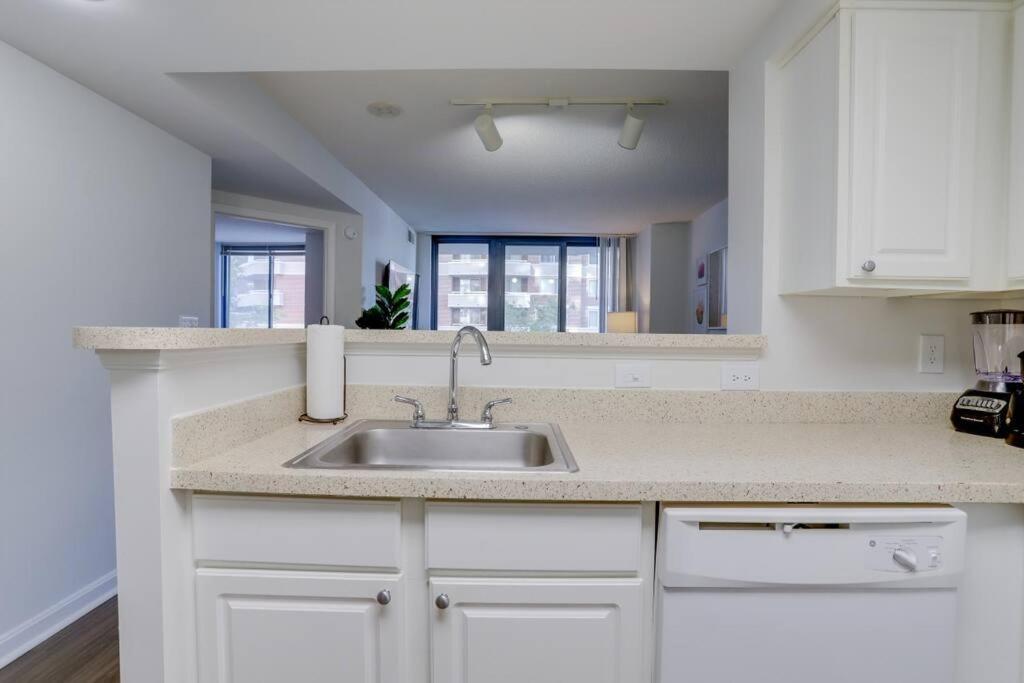 Sensational 1 Bedroom Condo At Ballston Place With Gym 阿林顿 外观 照片